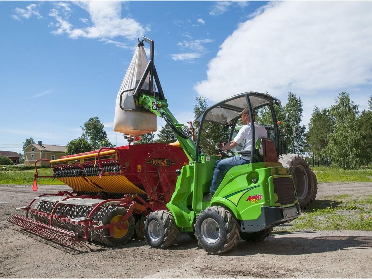 Mini escavatore Avant per lavori agricoli: tutti i vantaggi